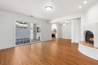Photo #3: 260017670 Listing