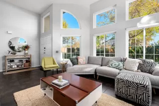 Photo #2: 260017702 Listing