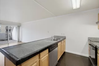 Photo #2: 260017819 Listing