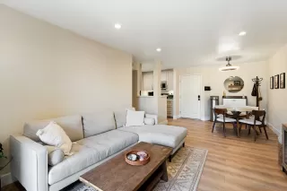Photo #3: 260017854 Listing