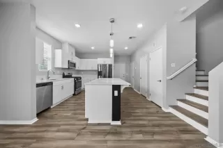 Photo #5: 260017909 Listing