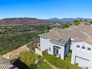 Photo #1: 260017971 Listing