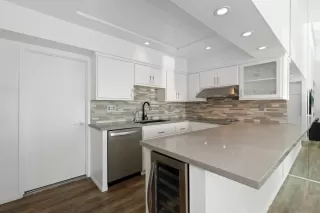 Photo #6: 260018004 Listing