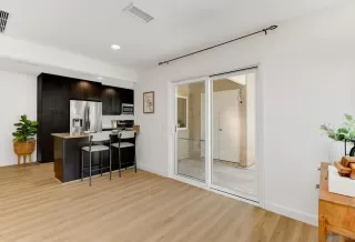 Photo #4: 260018010 Listing
