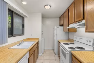 Photo #4: 260018014 Listing