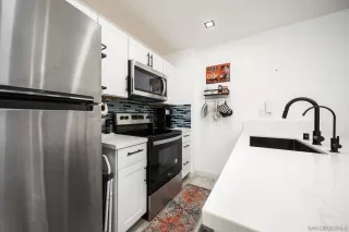 Photo #6: 260018019 Listing