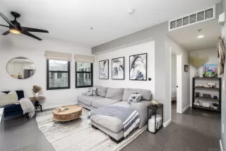 Photo #2: 260018038 Listing
