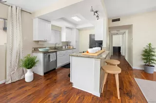 Photo #4: 260018070 Listing