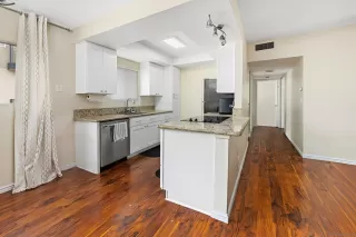 Photo #5: 260018070 Listing
