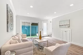 Photo #5: 260018103 Listing
