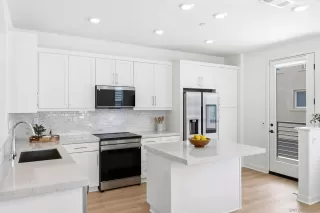 Photo #3: 260018116 Listing