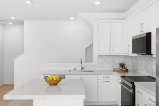 Photo #4: 260018116 Listing