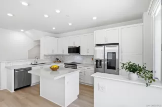 Photo #5: 260018116 Listing