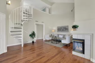 Photo #5: 260018129 Listing
