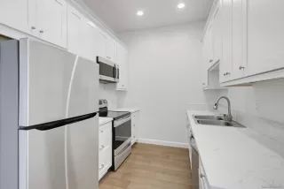 Photo #3: 260018130 Listing