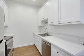 Photo #4: 260018130 Listing