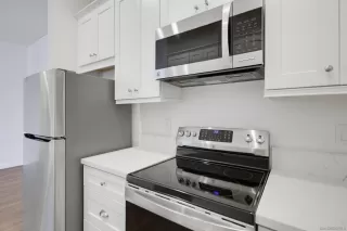 Photo #5: 260018130 Listing