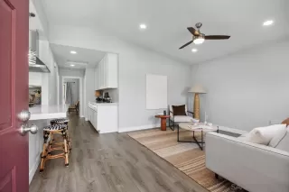 Photo #4: 260018206 Listing