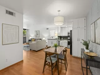Photo #1: 260018209 Listing