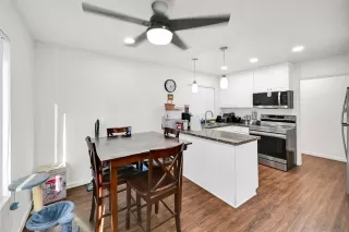 Photo #1: 260018243 Listing