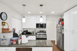Photo #4: 260018243 Listing