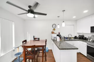 Photo #6: 260018243 Listing