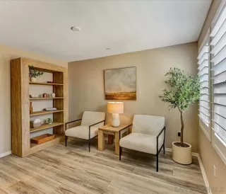 Photo #2: 260018380 Listing