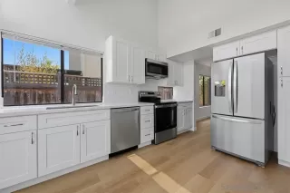 Photo #3: 260018392 Listing