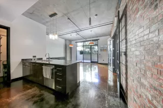 Photo #3: 260018393 Listing
