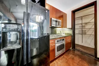 Photo #5: 260018393 Listing