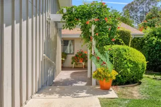Photo #2: 260018399 Listing