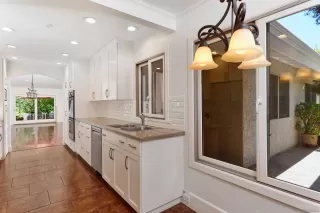 Photo #5: 260018399 Listing