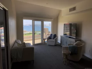 Photo #1: 260018408 Listing