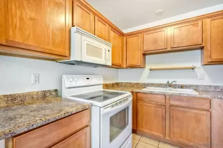 Photo #4: 260018419 Listing