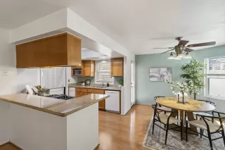 Photo #5: 260018438 Listing