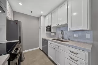 Photo #5: 260018513 Listing