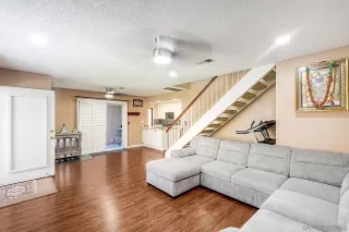 Photo #5: 260018534 Listing
