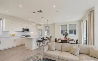 Photo #2: 260018547 Listing