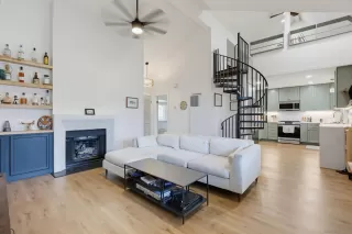 Photo #1: 260018553 Listing 