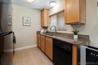 Photo #5: 260018569 Listing