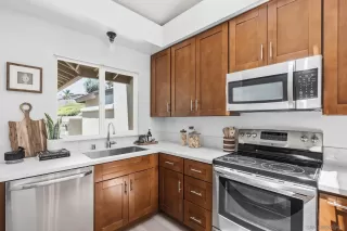 Photo #5: 260018574 Listing