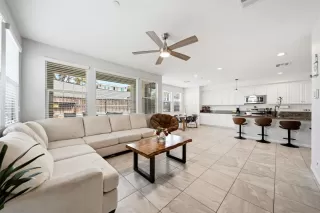 Photo #2: 260018585 Listing