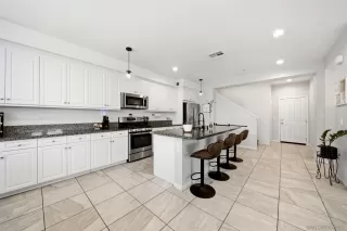 Photo #3: 260018585 Listing