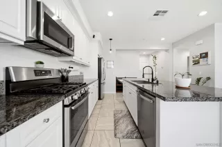 Photo #5: 260018585 Listing