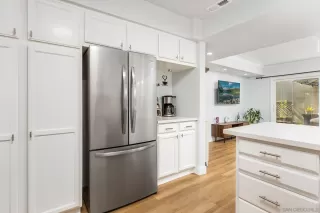 Photo #4: 260018591 Listing