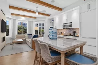 Photo #3: 260018593 Listing