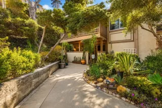 Photo #1: 260018596 Listing