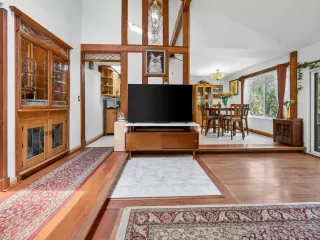 Photo #2: 260018596 Listing