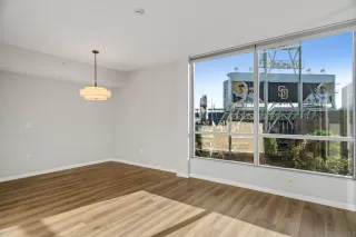 Photo #2: 260018598 Listing