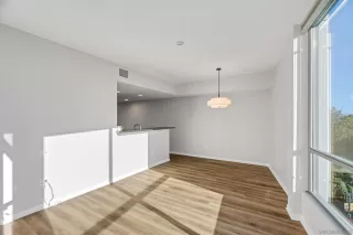 Photo #4: 260018598 Listing